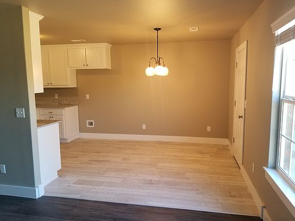 2nd image of 601 SW Caprington St #1