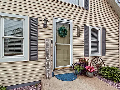 3 bed, 1.5 bath, 984 sqft, $1,950 — Photo 3