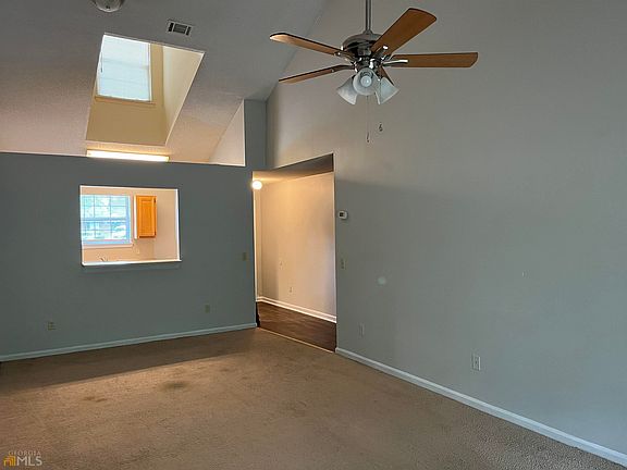 4th image of 202 Saint Charles Pl