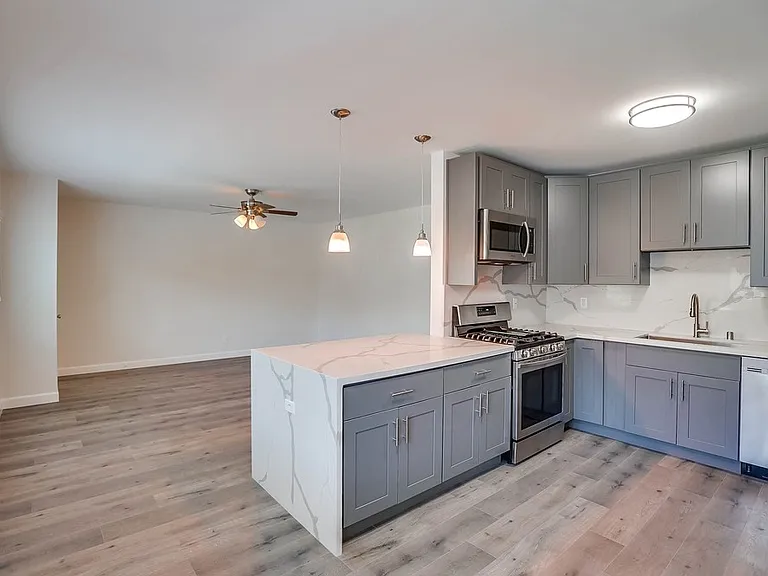 544 Evergreen St — Photo 18