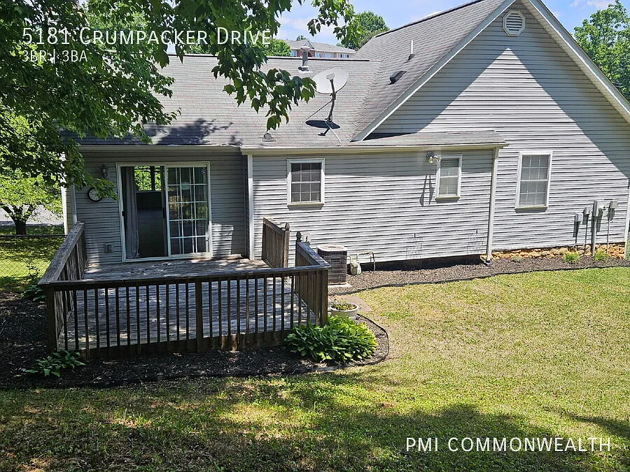 3 Bed / 2.5 Bath Single Family (Available Now) — Photo 3