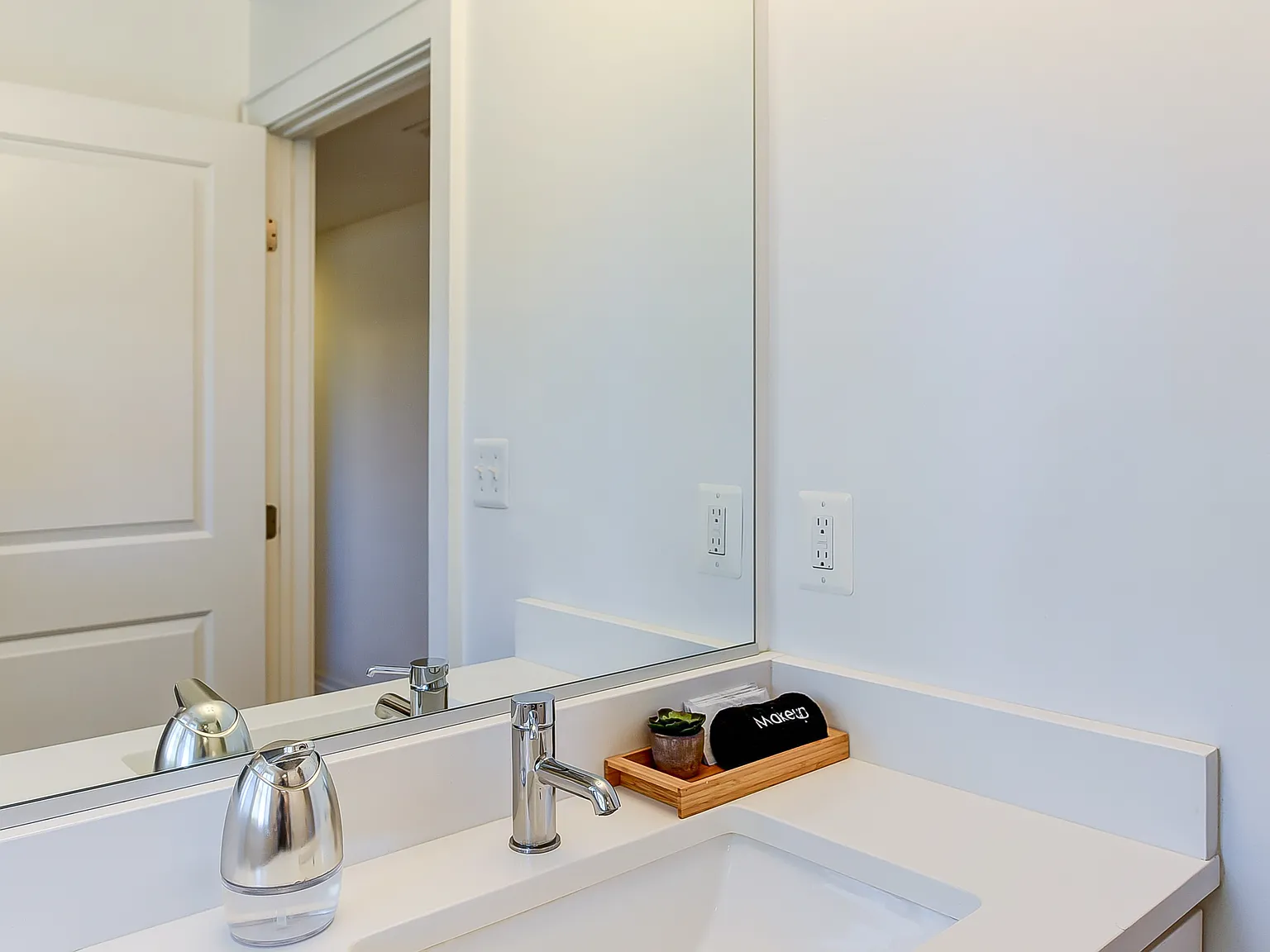 6 bed, 2546 sqft, $8,000 — Photo 2