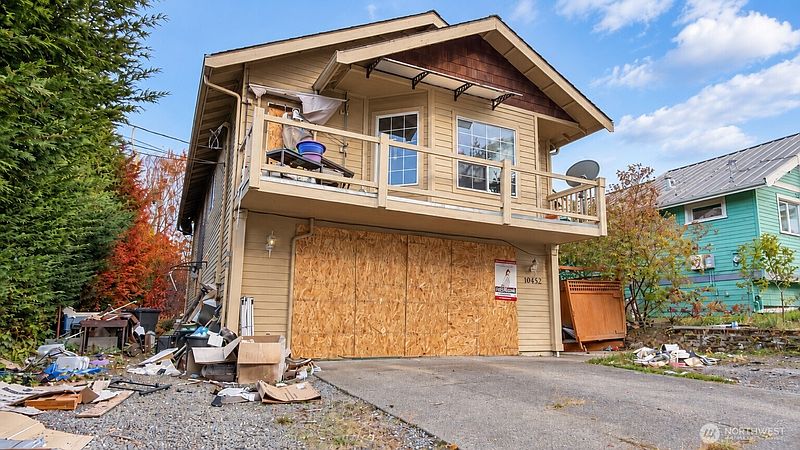 2nd image of 10452 12th Avenue SW