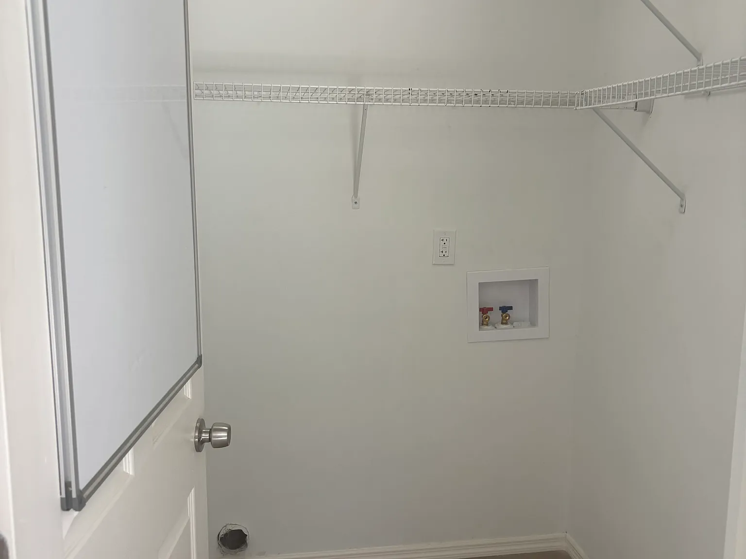 4 bed, 2.5 bath, 1976 sqft, $2,500 — Photo 4
