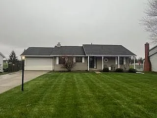 1443 Oakridge Dr photo 1