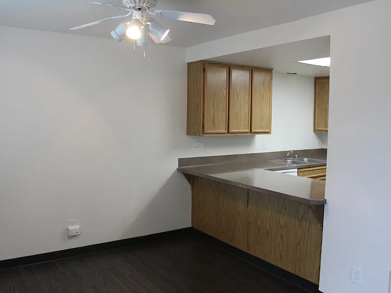 Evergreen Apartments — Photo 7