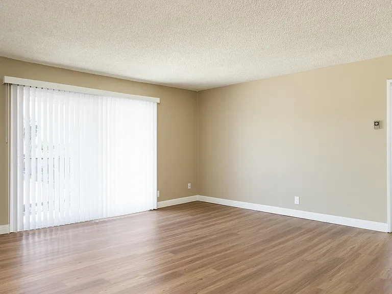 Casa Grande Apartments — Photo 26