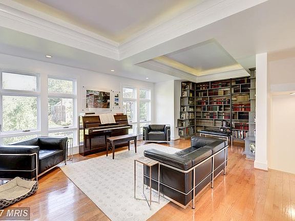 Living Room (1 of 3)