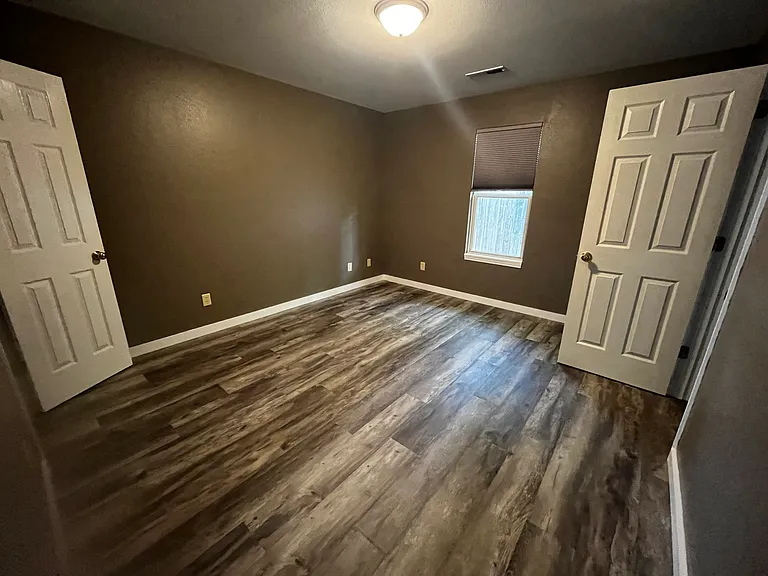 213 W Stone St #2 — Photo 8