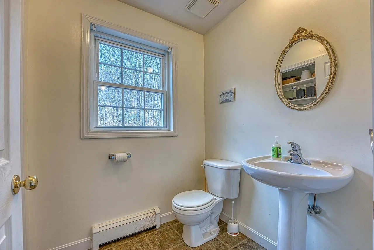 3 bed, 2.5 bath, 2200 sqft, $1,325 — Photo 1