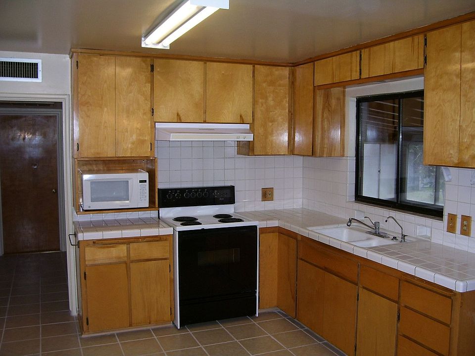 2nd image of 3036 E Robinson Ave