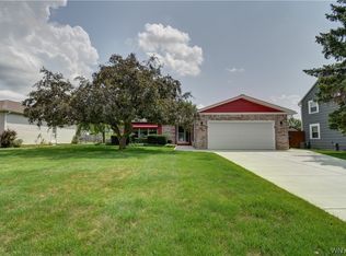 74 Beaumont Dr, Amherst, NY 14228