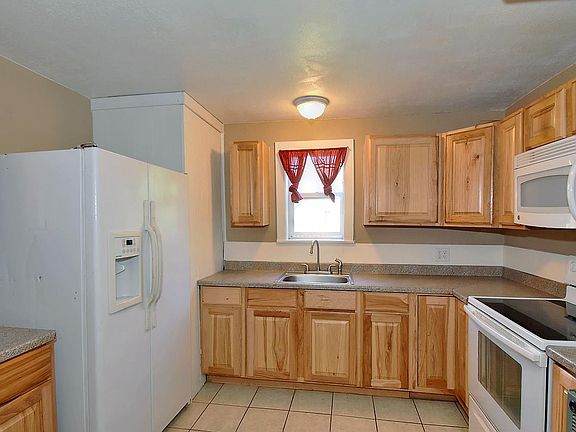 4th image of 624 E Lake St