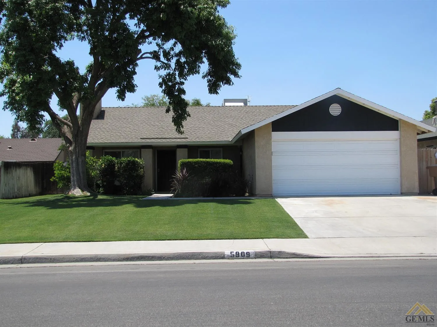 5909 El Camino Ave photo 1