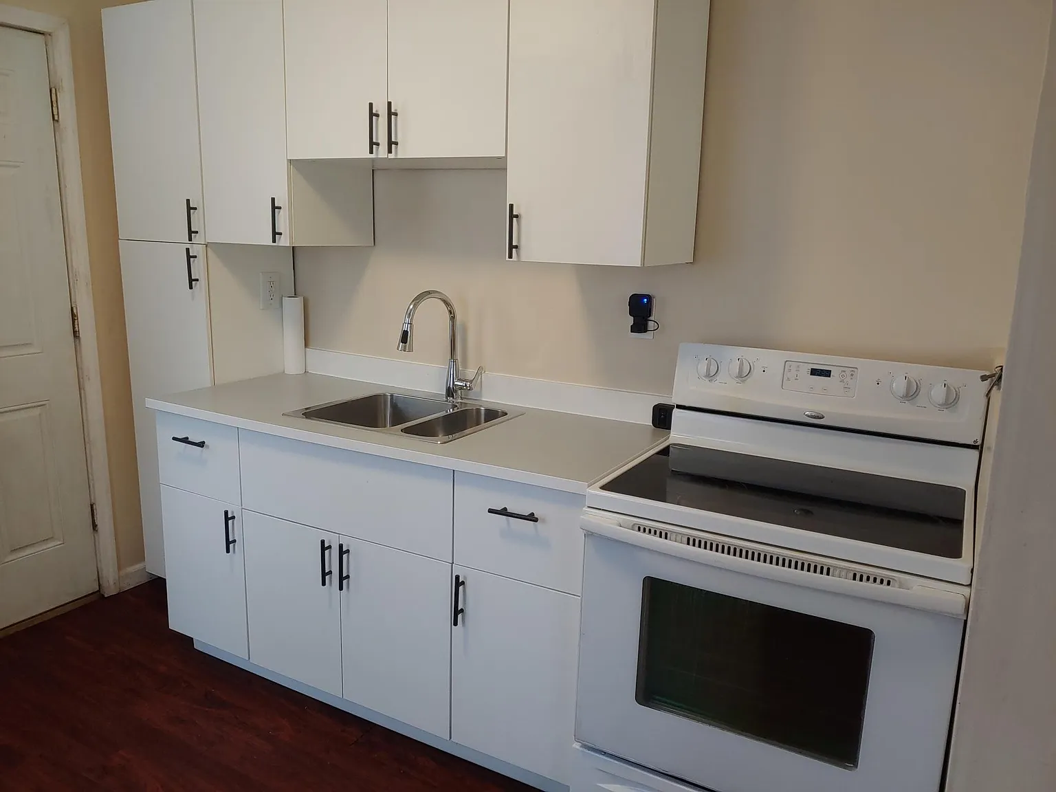 2 bed, 576 sqft, $975 — Photo 2