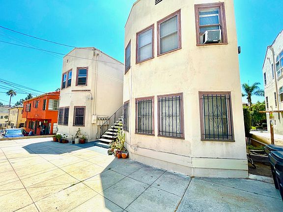 3rd image of 132 N Kenmore Ave