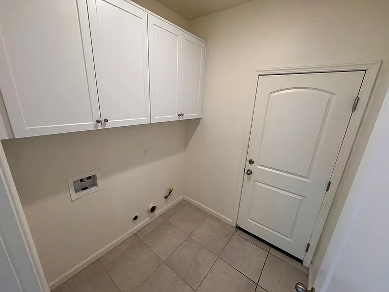 224 W Kimball Ave — Photo 10