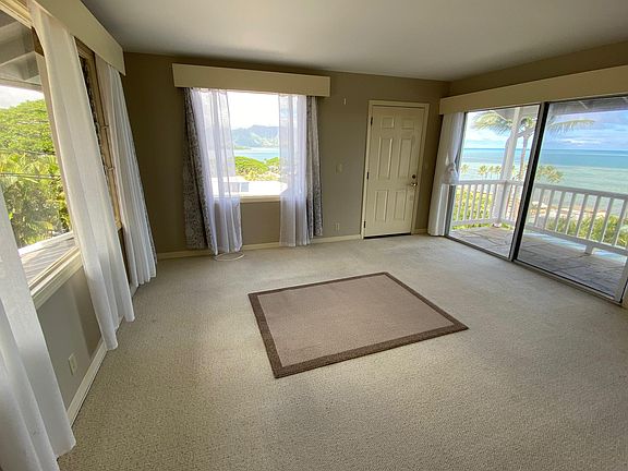 Spacious living room