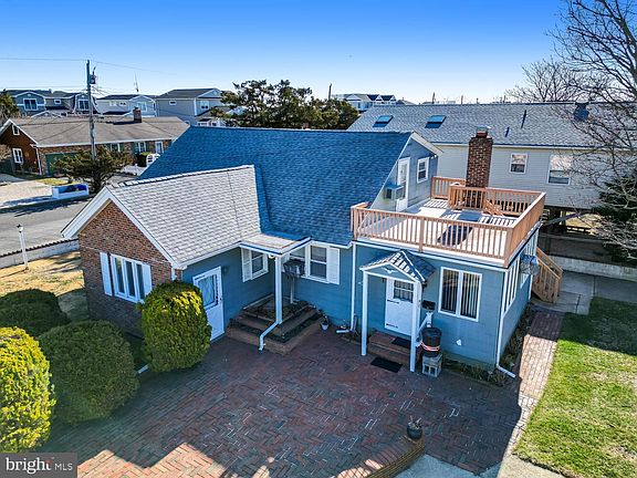 2nd image of 346 W 7th St