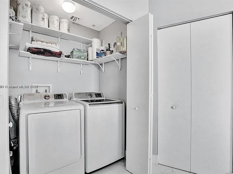 92 SW 3rd St #5206 — Photo 16