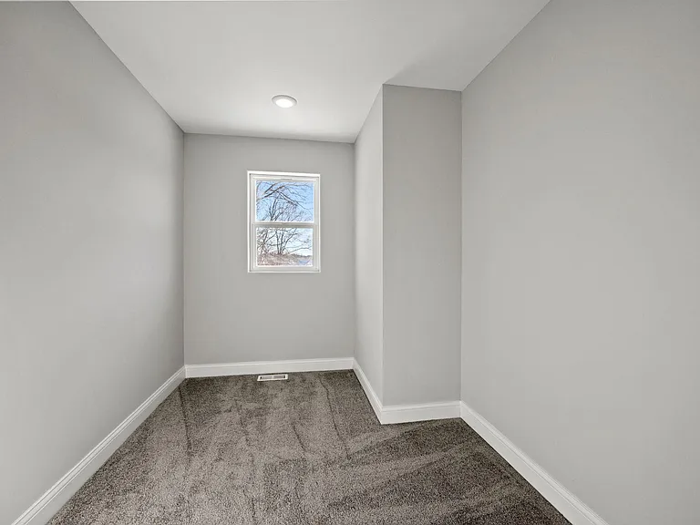 237 Jackson Ave N — Photo 19