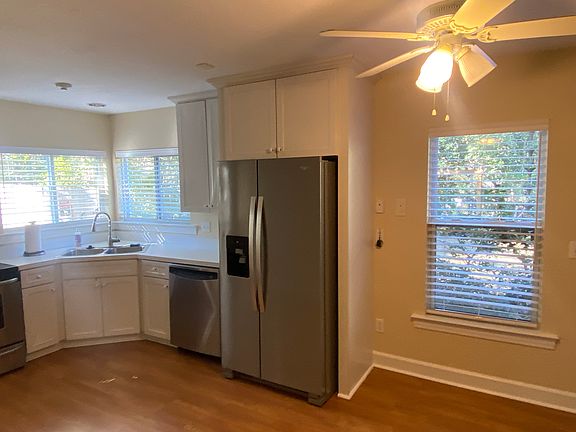 kitchen/dining area