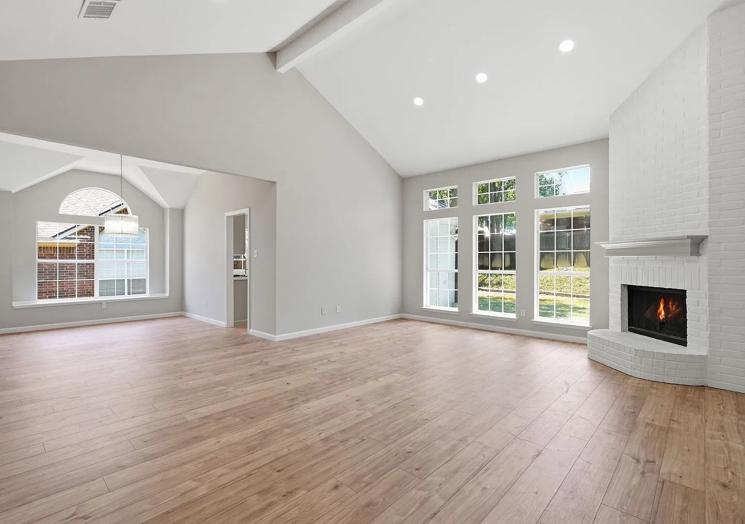 Great Home in Award Winning Keller ISD — Photo 4
