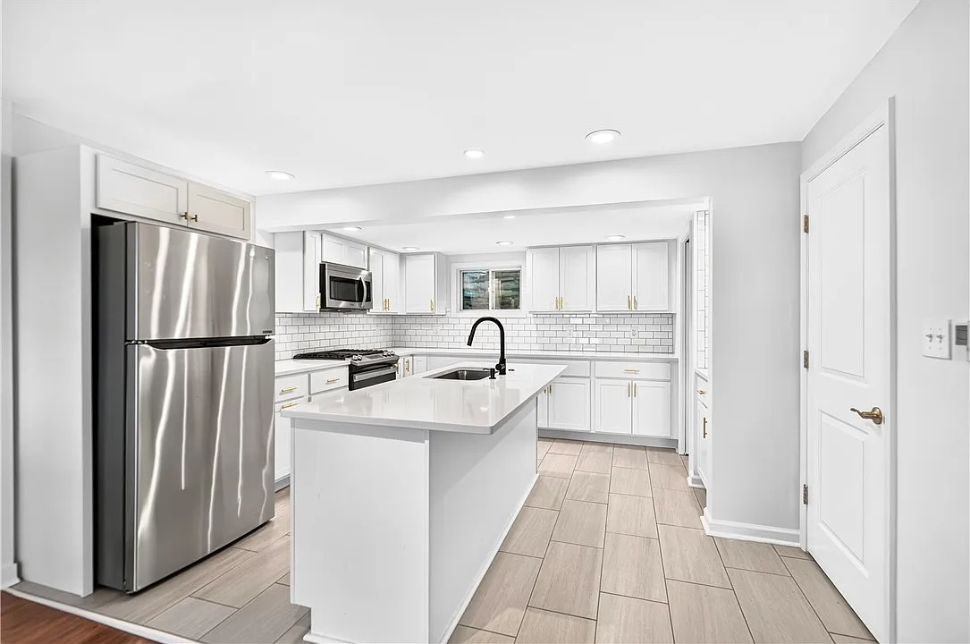 3 bed, 1.5 bath, 1816 sqft, $1,900 — Photo 3