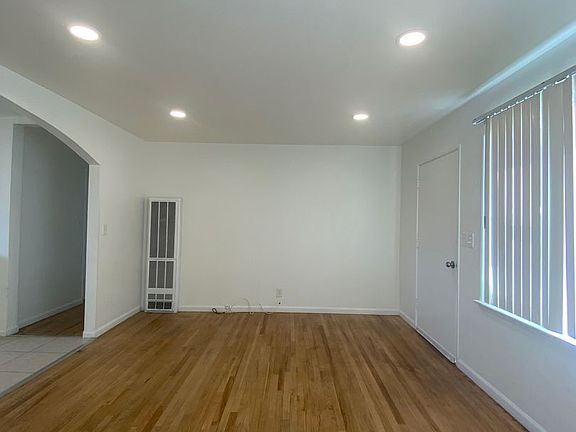 3rd image of 25068-70-72 La Mar Rd #25068
