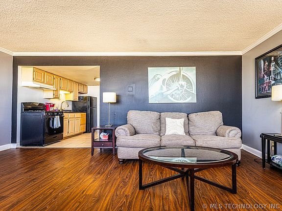 2nd image of 450 W 7th St APT 1601