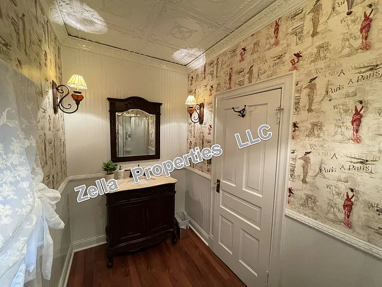 downstairs full bathroom