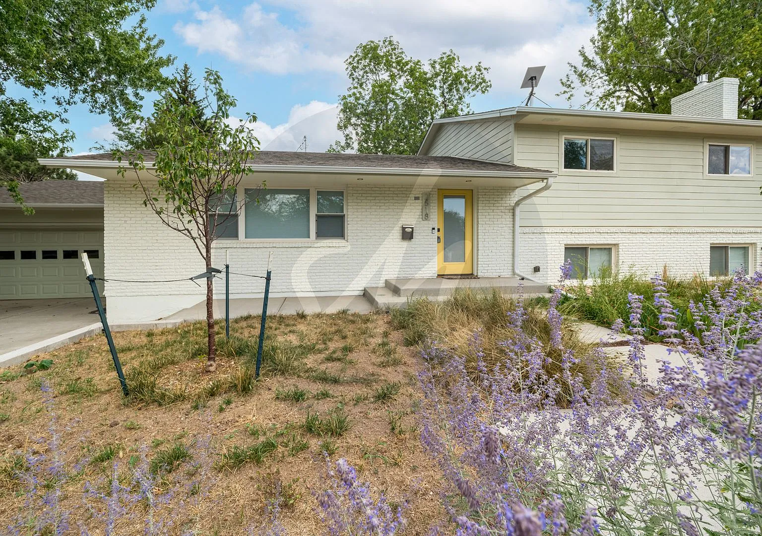 Century Heights Home with large backyard — Photo 1