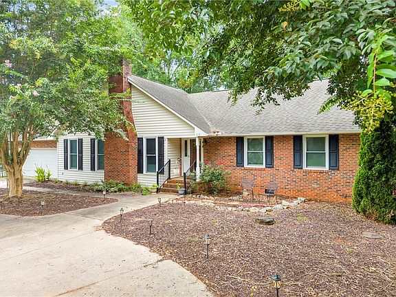 2nd image of 103 Colleton Ct