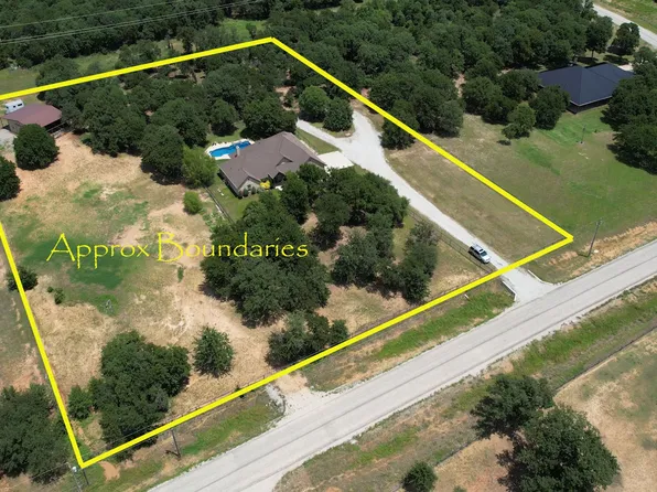 206 Oak Tree Ct, Poolville, TX 76487