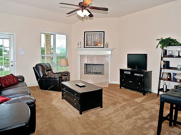 5th image of 715 Hinsdale