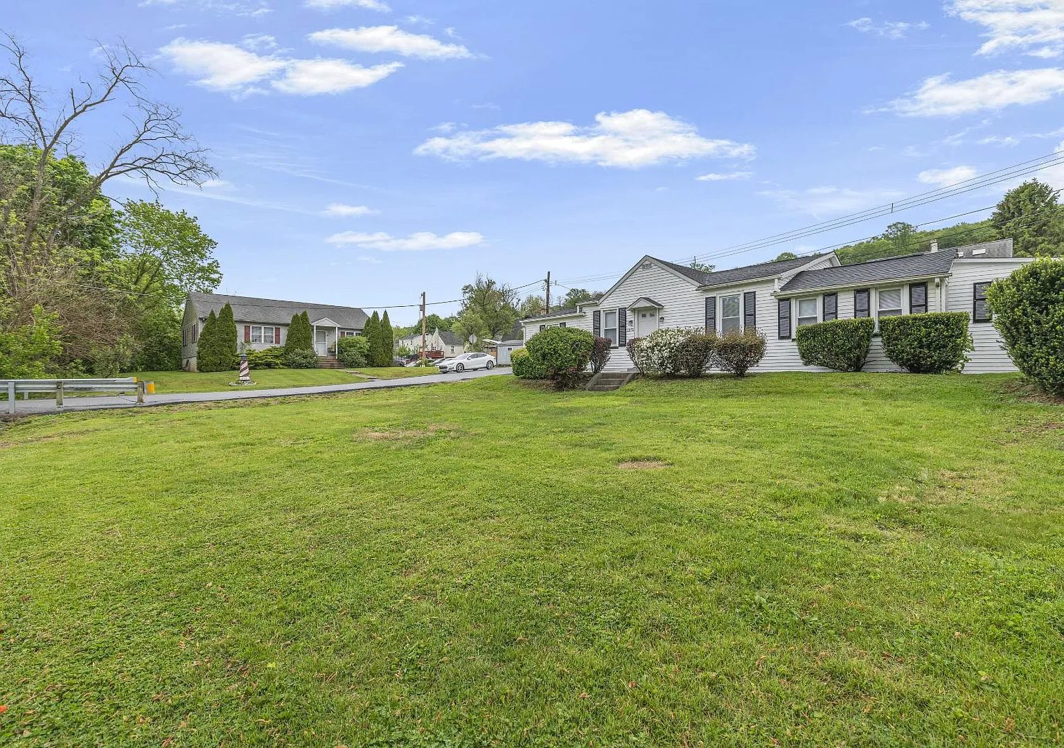 1402 Valley Rd — Photo 3
