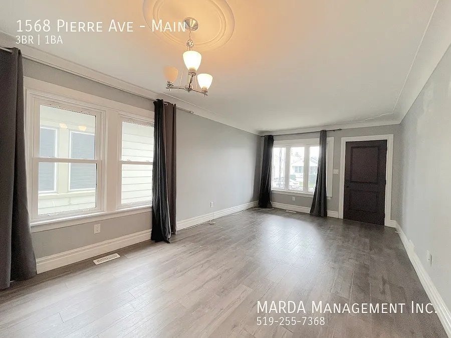 Charming 3 Bed/1 Bath In Walkerville + Hydro! — Photo 3