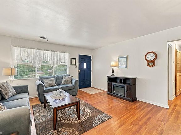 4th image of 414 Tryon St