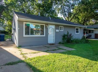 3737 Long Dr, Saint Ann, MO