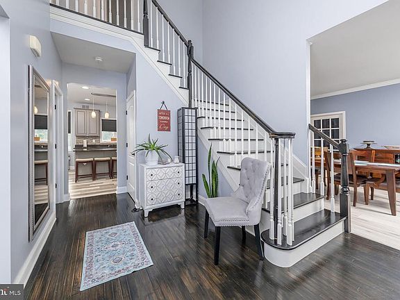 2nd image of 7 Palomino Cir