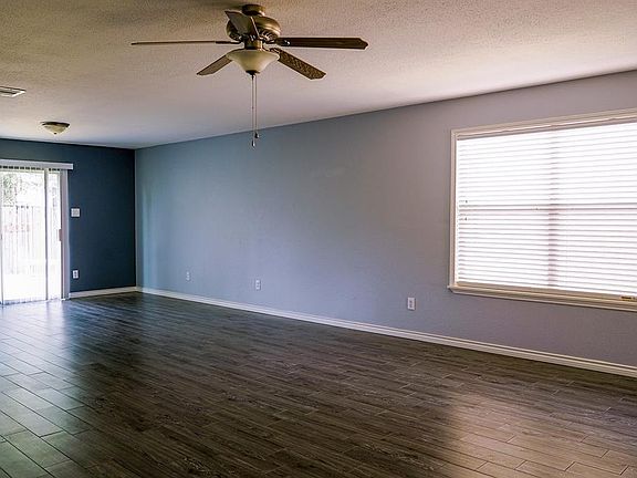 4th image of 4908 Meadow Trails Dr