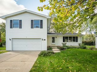 218 El Paso Ln, Carol Stream, IL 60188