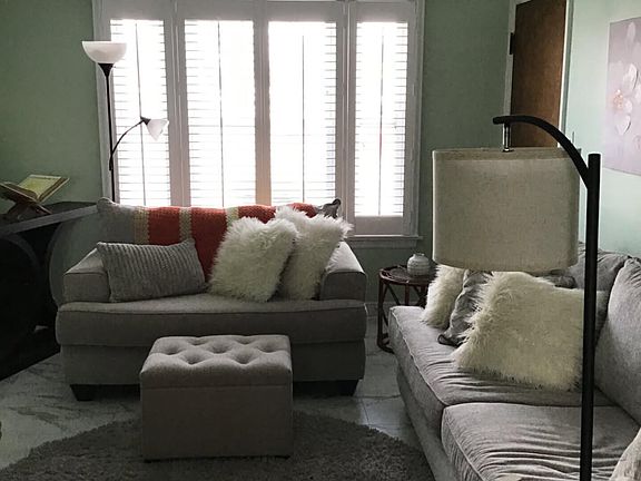 2nd image of 912 W Roosevelt Rd #1