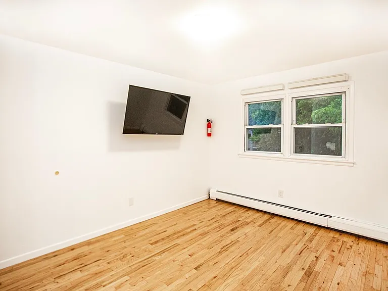 391 Manila Ave #3 — Photo 16