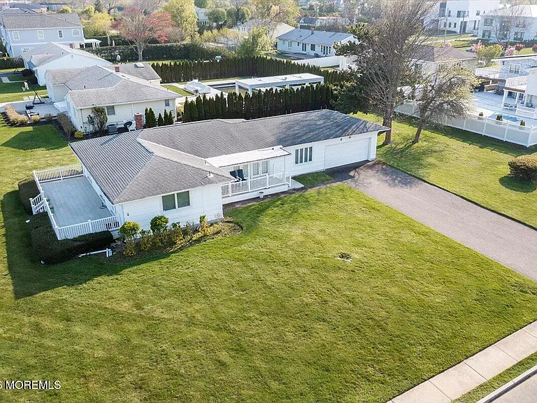 8 Pullman Ave — Photo 47