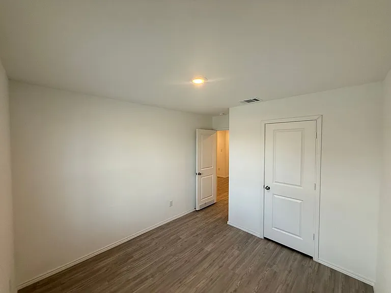 5750 Companion Loop — Photo 3