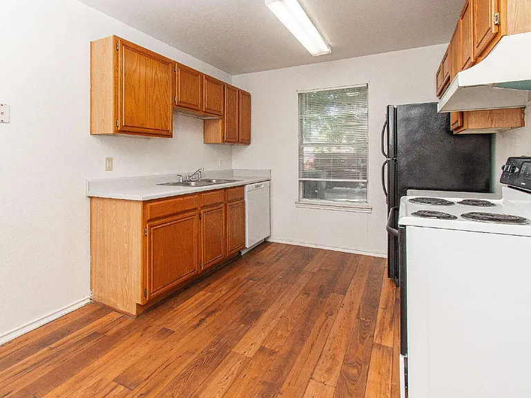 1703 Cedarhill Dr #B — Photo 6