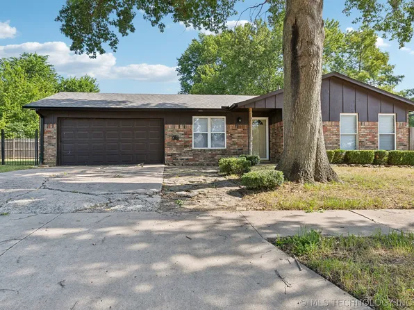 1102 W 16th Pl, Claremore, OK 74017