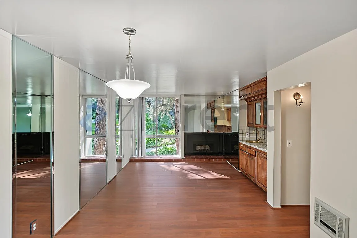 2 bed, 1131 sqft, $3,200 — Photo 4