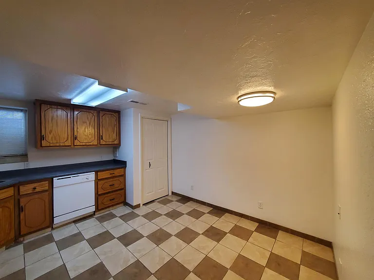 260 W 19th St #B — Photo 7